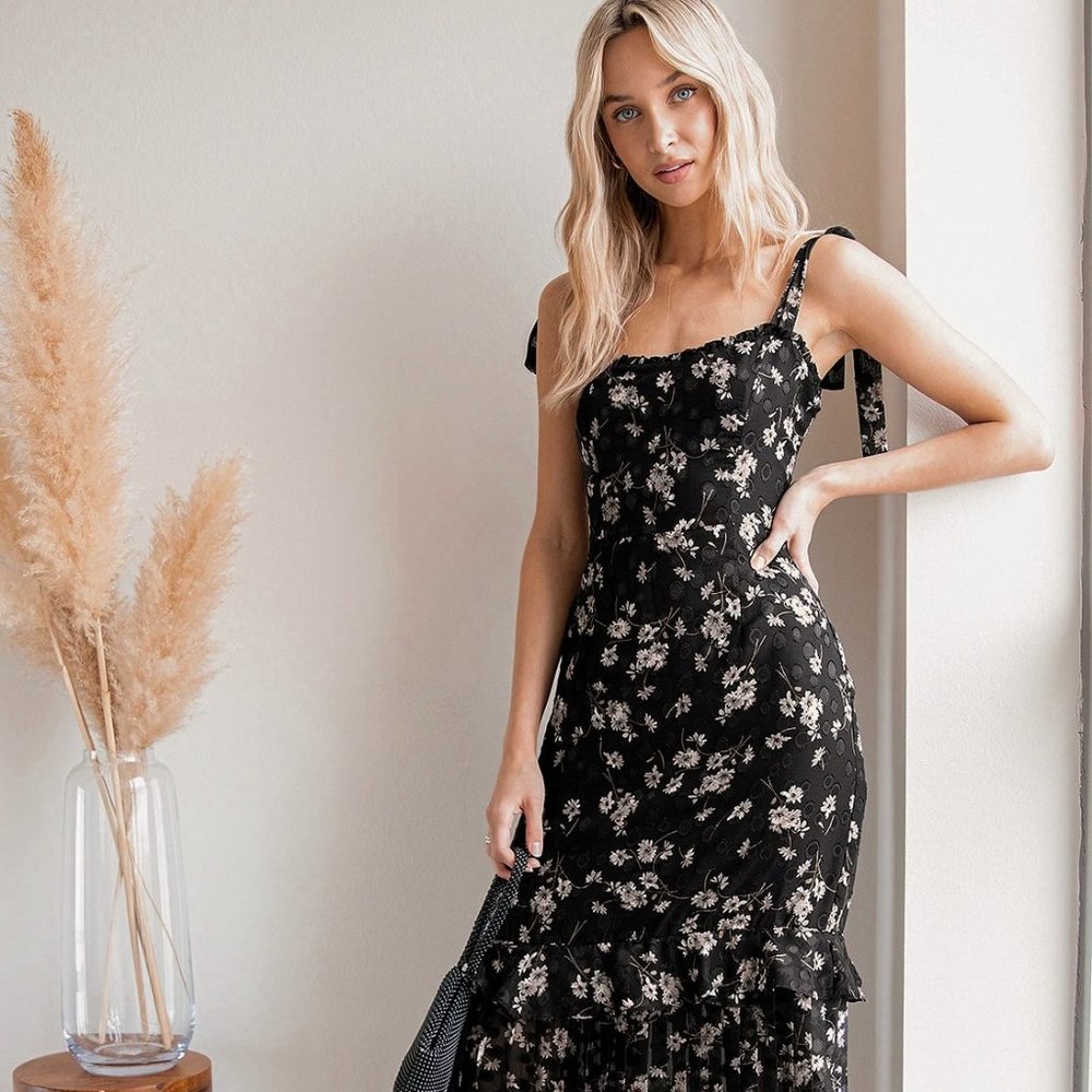 Lulu's Terrace Views Black Floral Print Tiered Midi Dress